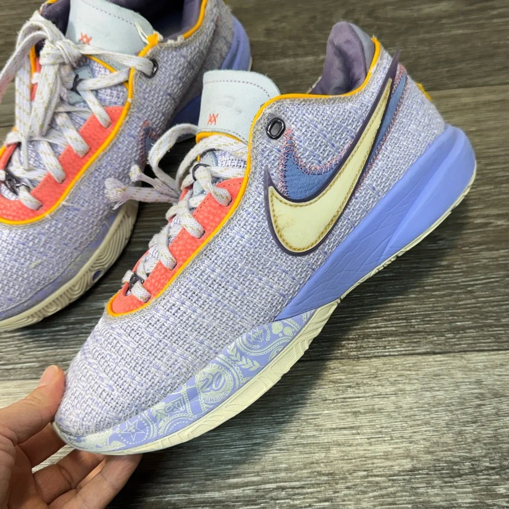 NIKE LeBron XX Purple and Gold” men’s size 8 (j208)